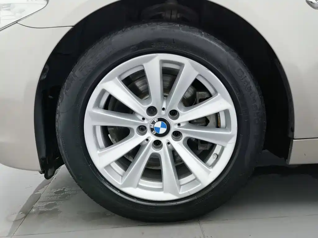 BMW 5 Series 2013 — фото 17