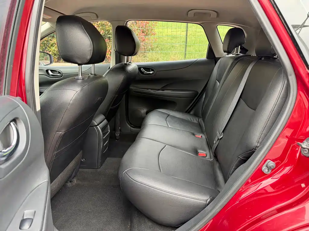 Nissan Tiida 2015 — фото 10