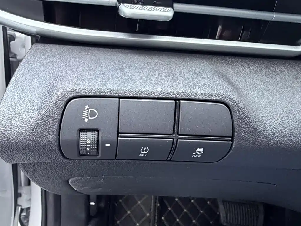 Hyundai Elantra 2025 — фото 16