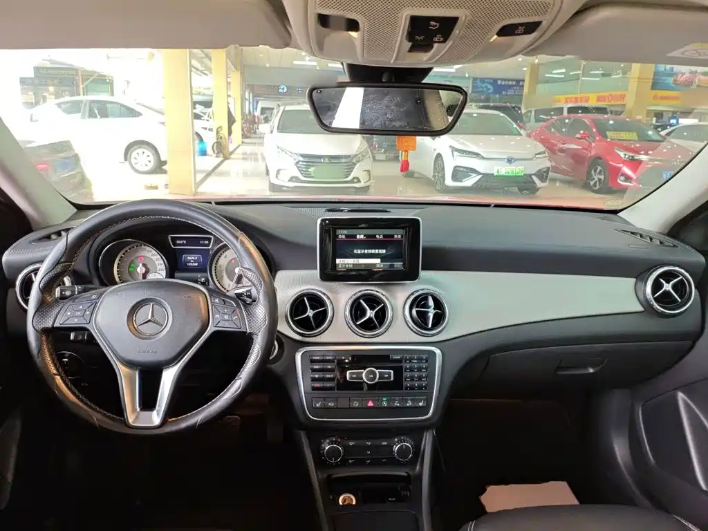 Mercedes-Benz GLA 2015 — фото 12