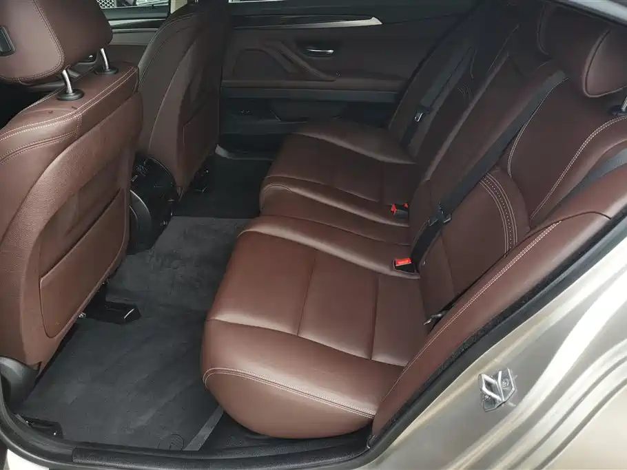 BMW 5 Series 2016 — фото 11