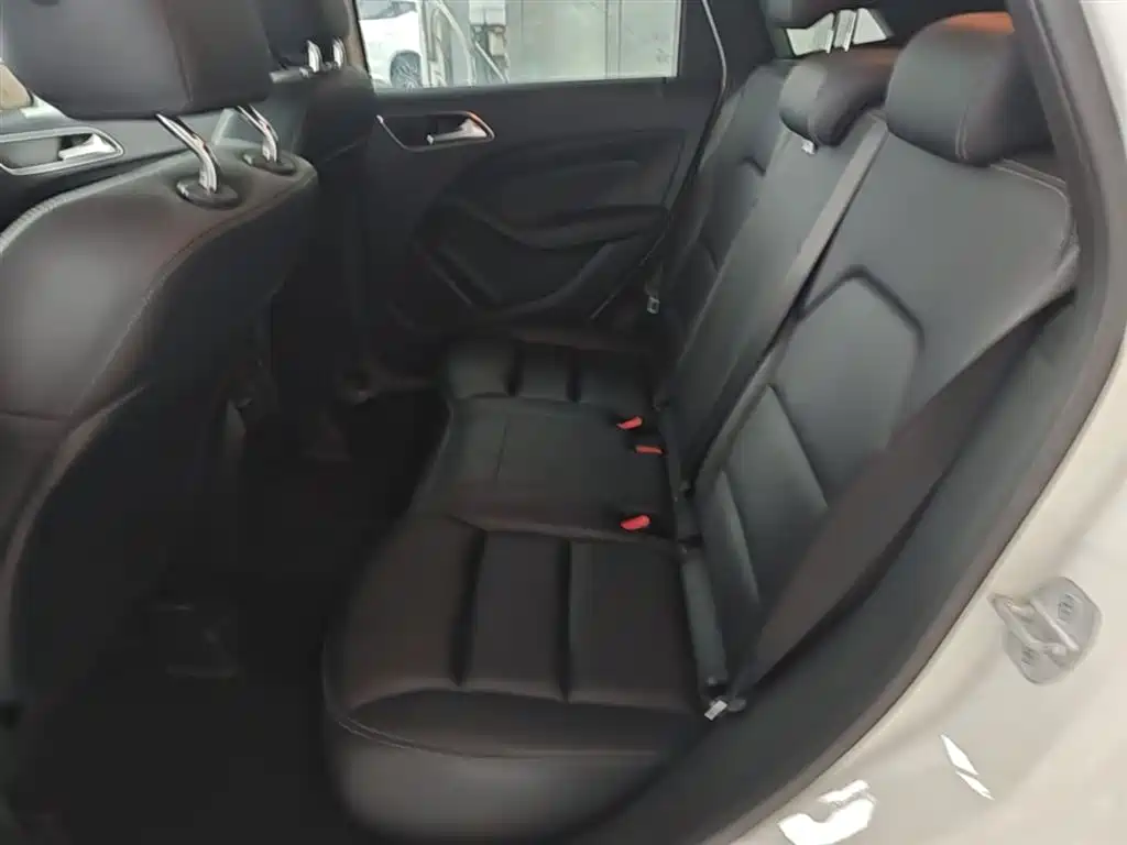 Mercedes-Benz B-Class 2017 — фото 17
