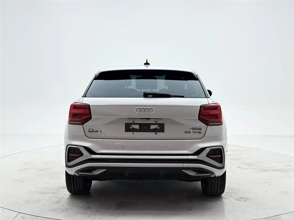 Audi Q2L 2022 — фото 5