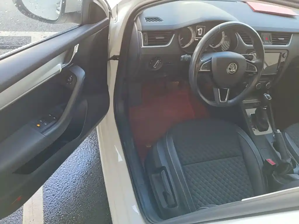Skoda Octavia 2018 — фото 16