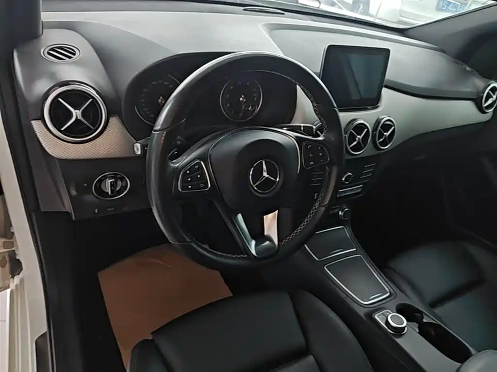 Mercedes-Benz B-Class 2017 — фото 11