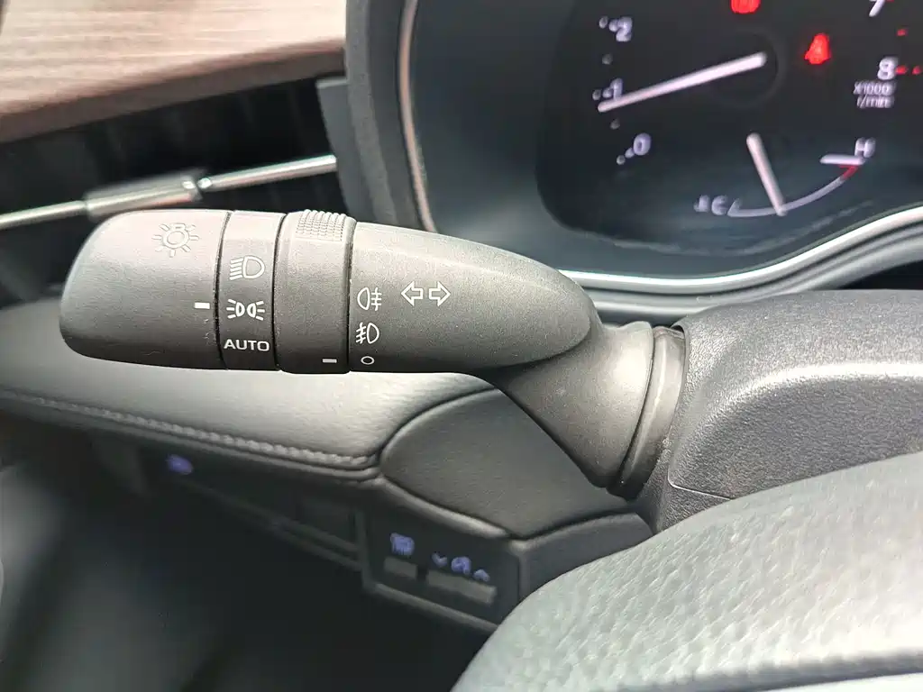 Toyota Avalon 2023 — фото 16