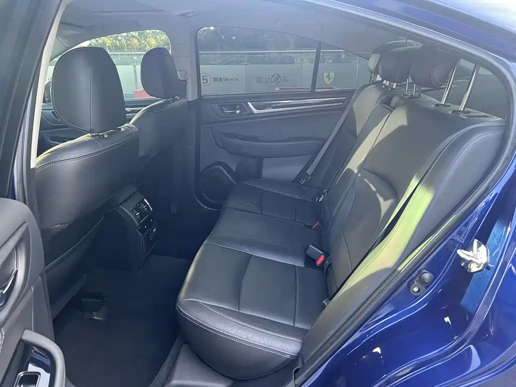 Subaru Legacy 2017 — фото 11