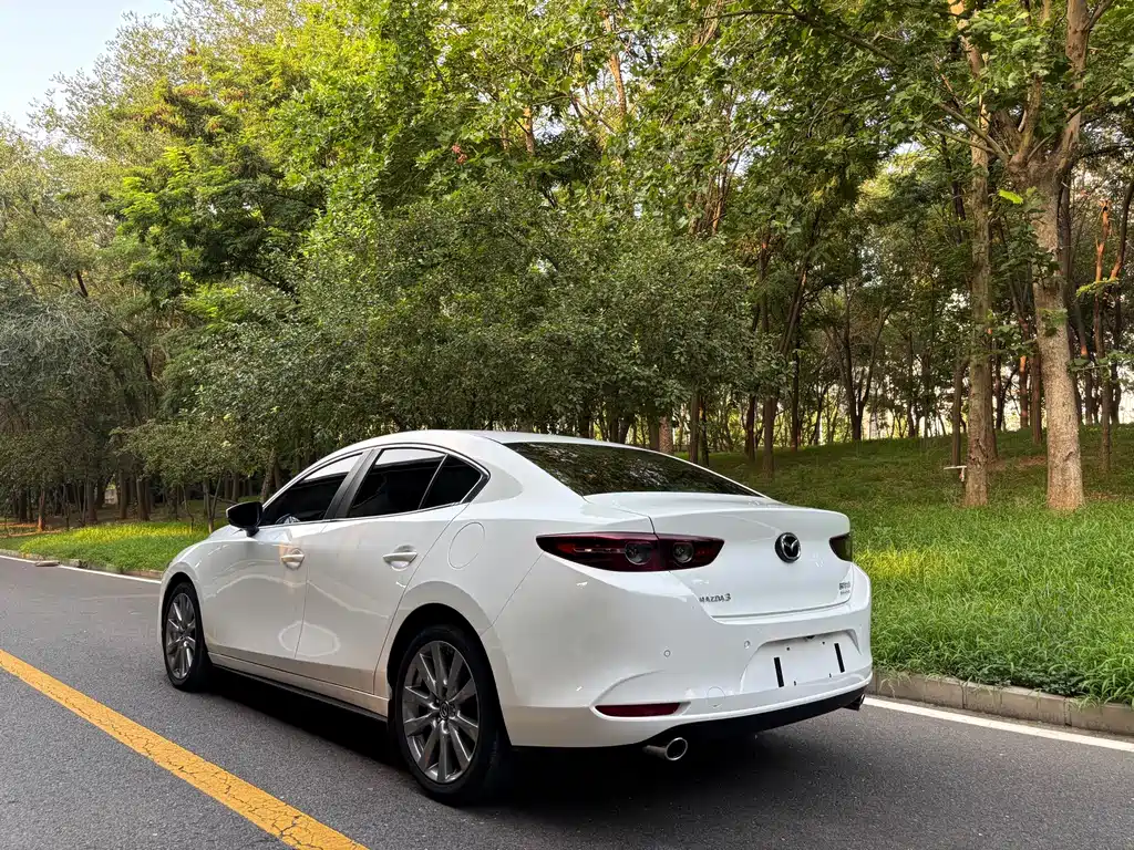 Mazda 3 Axela 2022