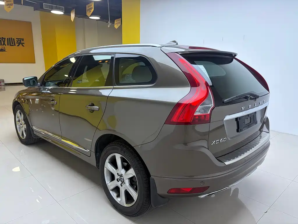 Volvo XC60 2015 — фото 8