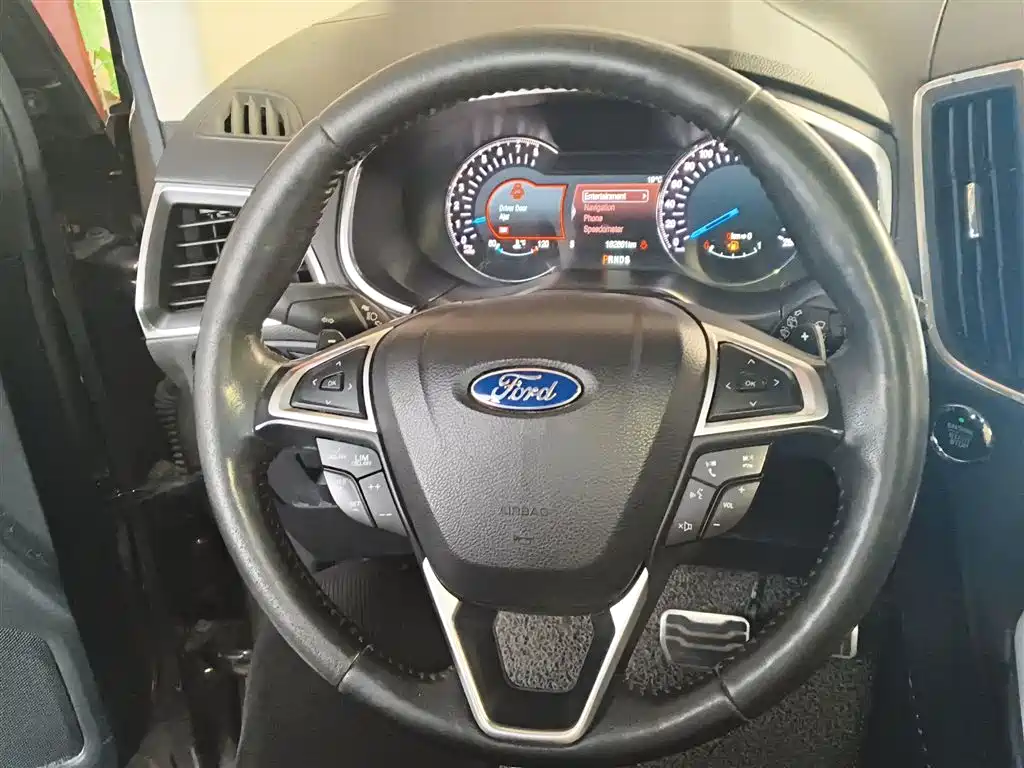Ford Edge 2017 — фото 11