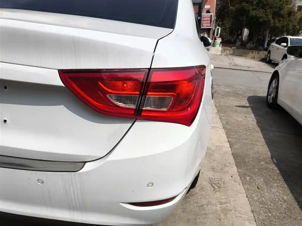 Buick Excelle 2015 — фото 24