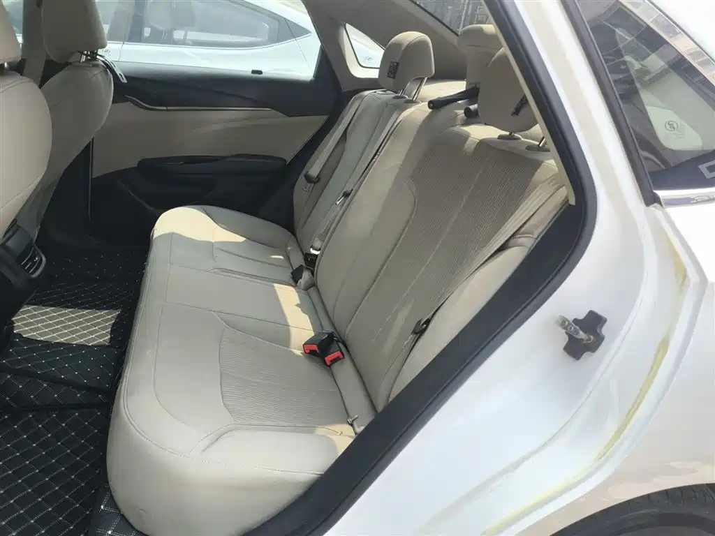 Buick Excelle 2015 — фото 13