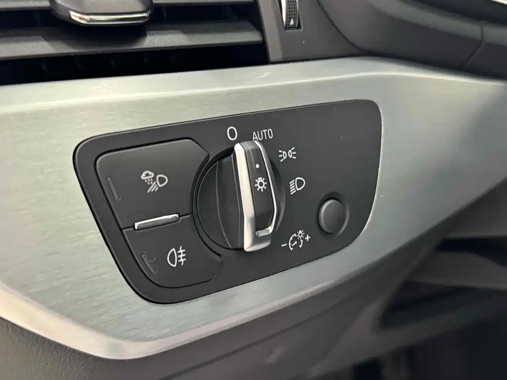 Audi A4L 2018 — фото 12