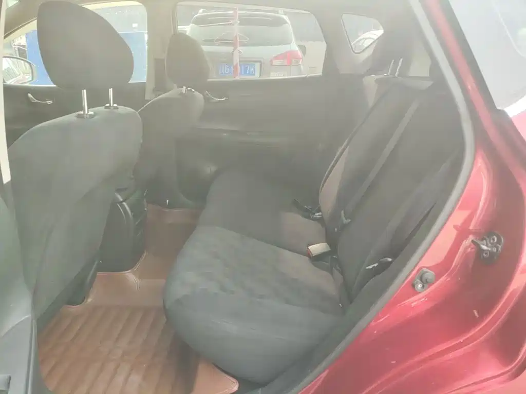 Nissan Tiida 2015 — фото 13