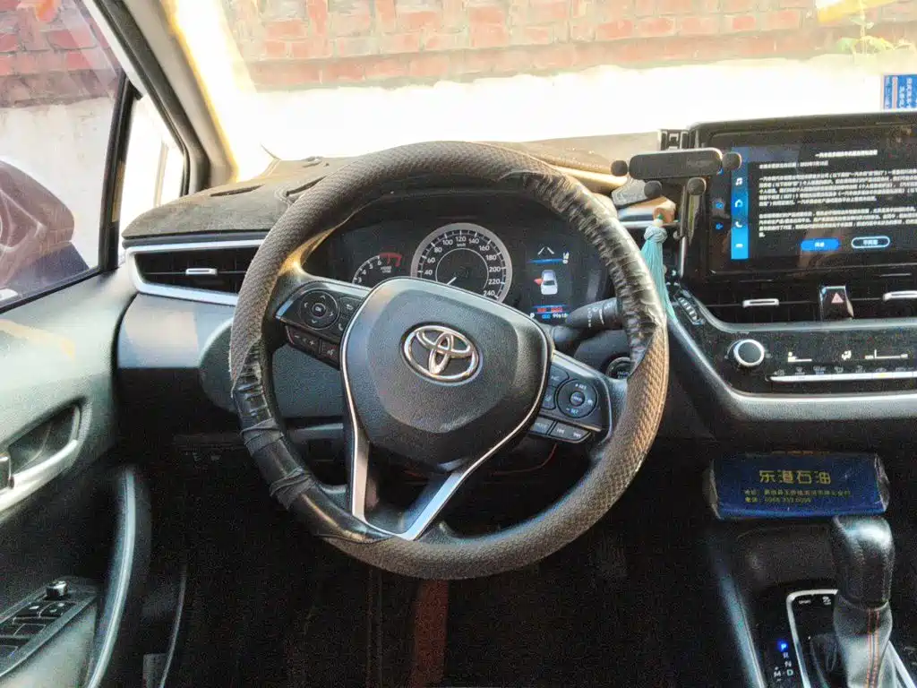 Toyota Corolla 2023 — фото 11