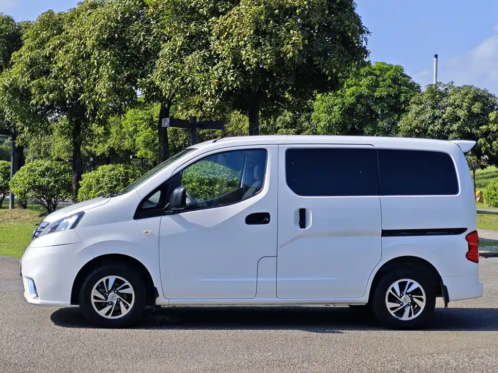 Nissan NV200 2018 — фото 5