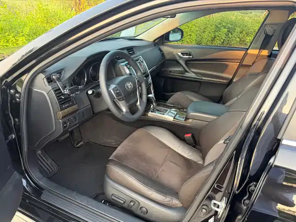 Toyota Reiz 2014