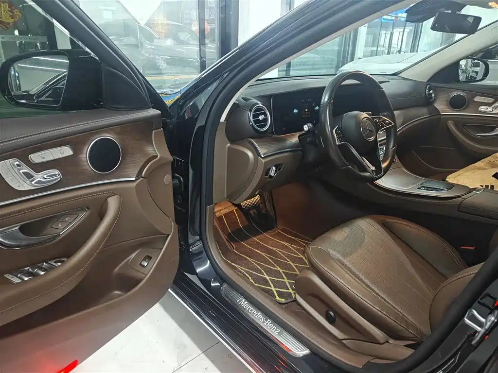 Mercedes-Benz E-Class 2023 — фото 2