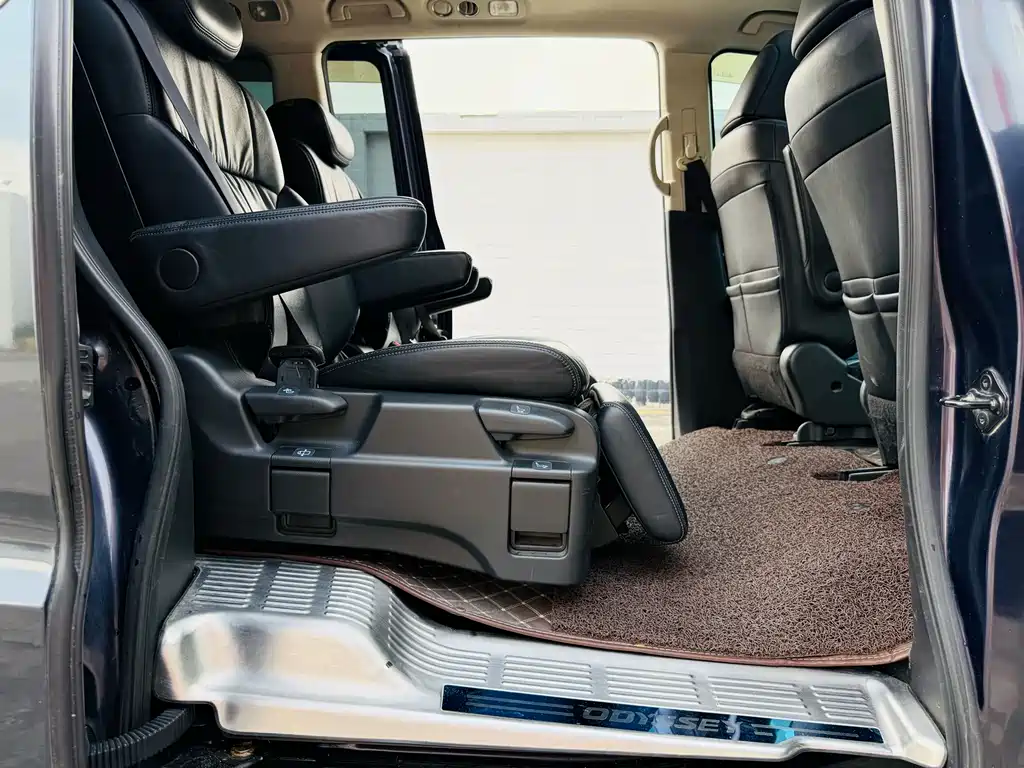 Honda Odyssey 2015 — фото 16