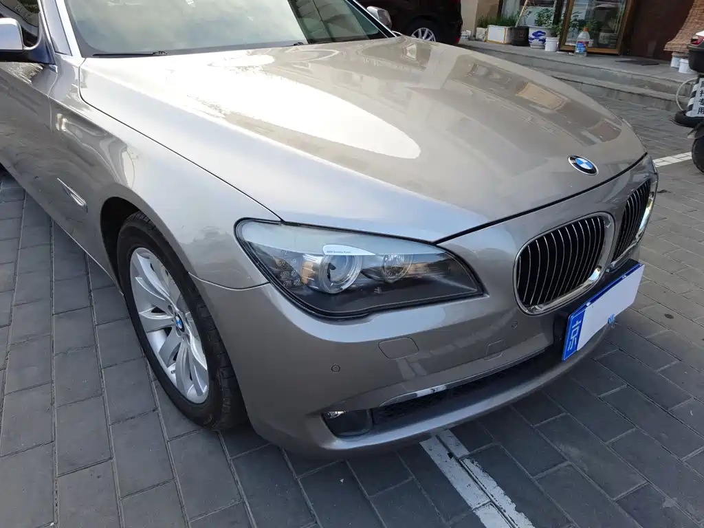 BMW 7 Series 2011 — фото 4