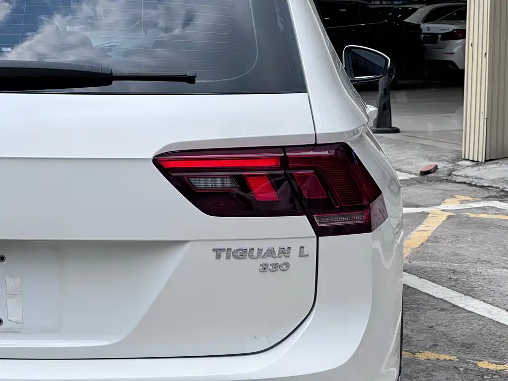 Volkswagen Tiguan L 2018 — фото 17