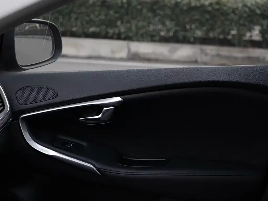 Volvo V40 2015 — фото 10
