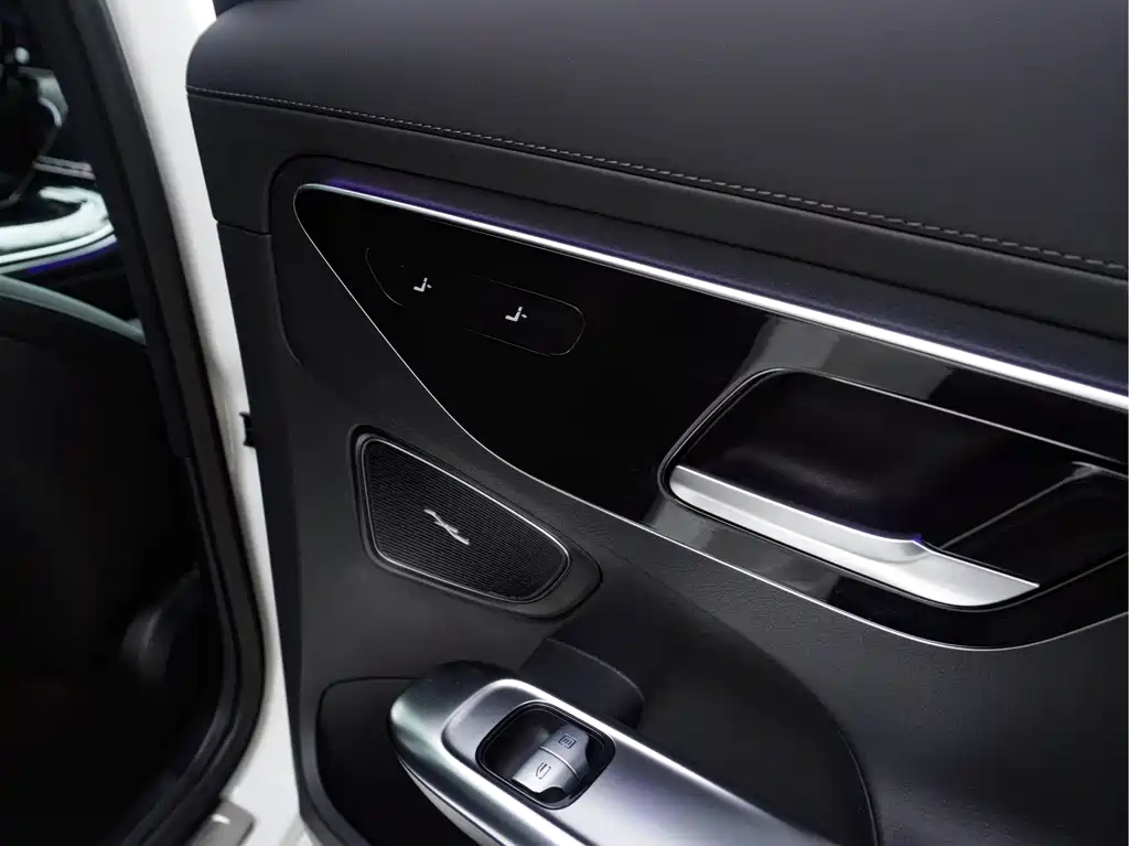 Mercedes-Benz C-Class 2023 — фото 19
