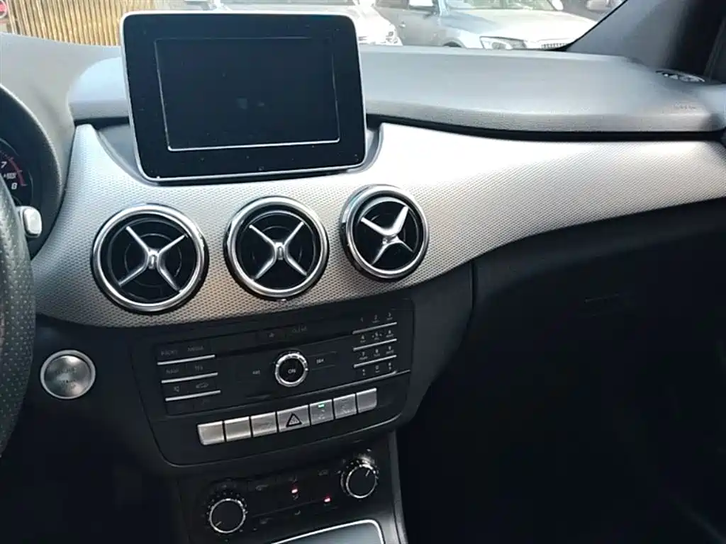 Mercedes-Benz B-Class 2017 — фото 10
