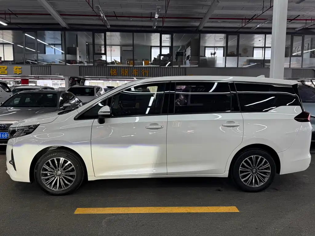 GAC Trumpchi M6 2020 — фото 3