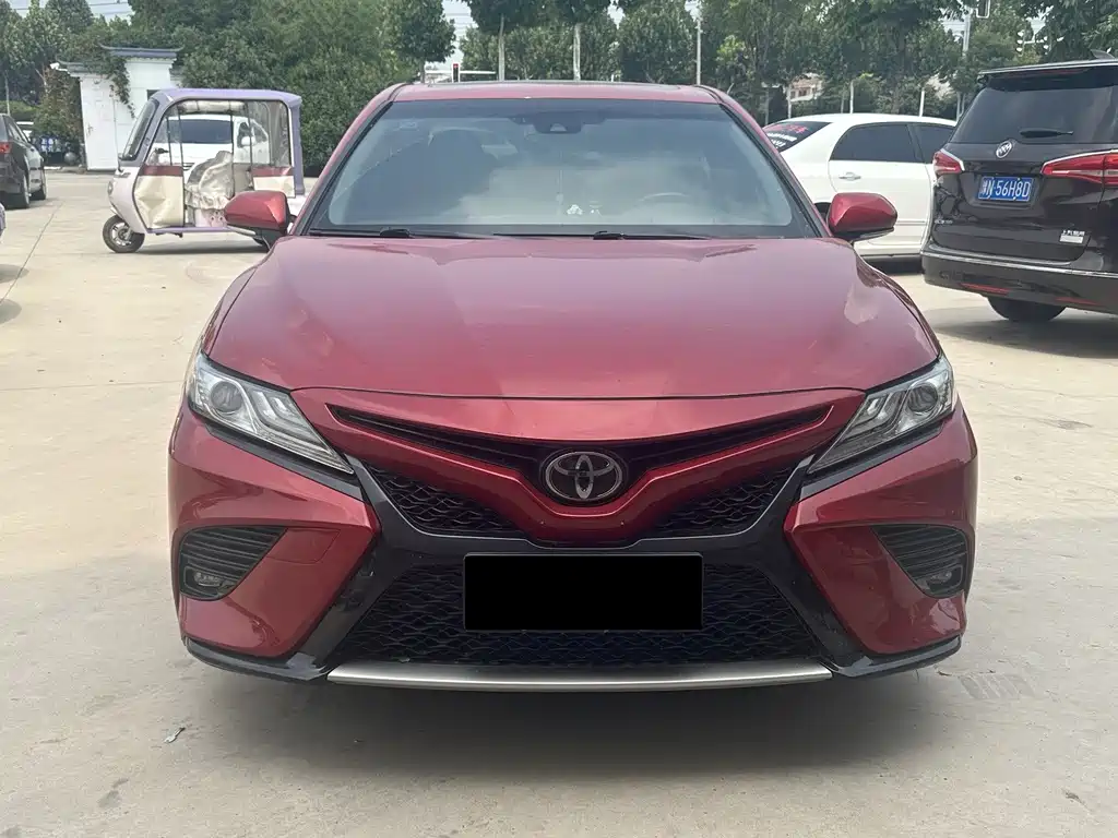 Toyota Camry 2019 — фото 2