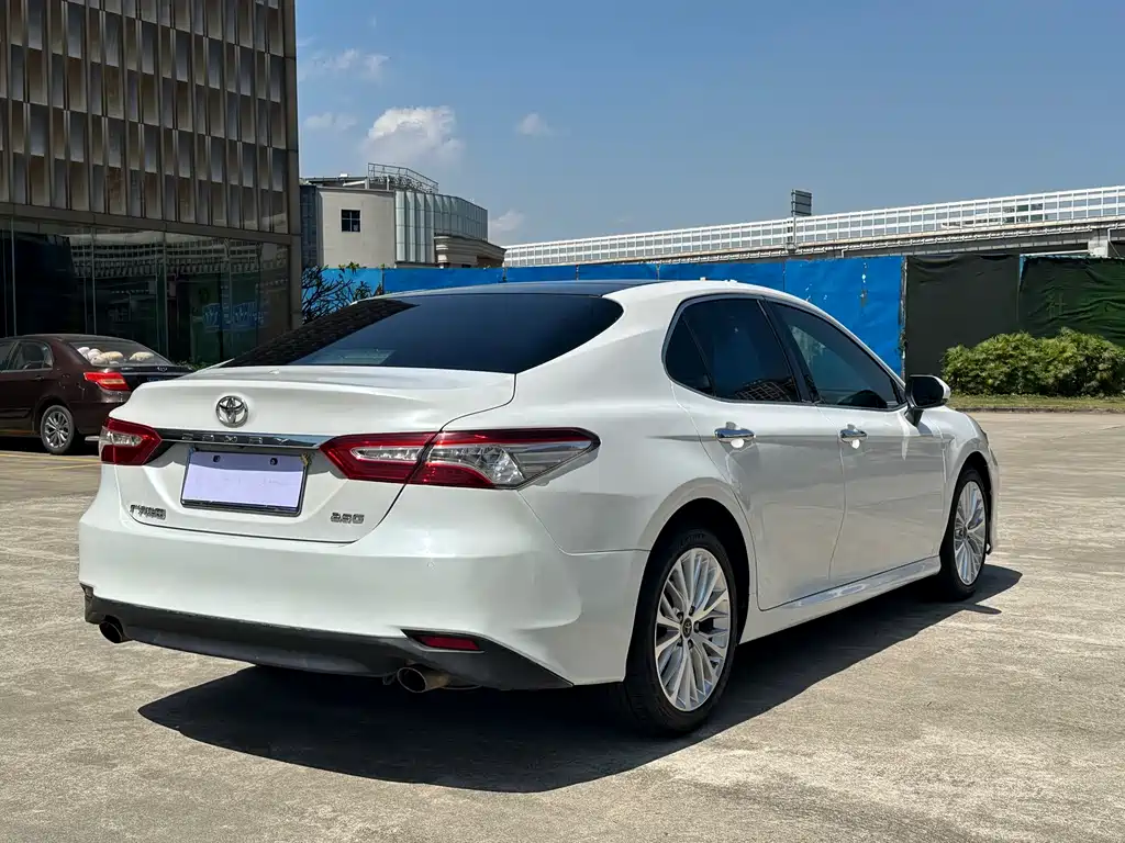 Toyota Camry 2019 — фото 7