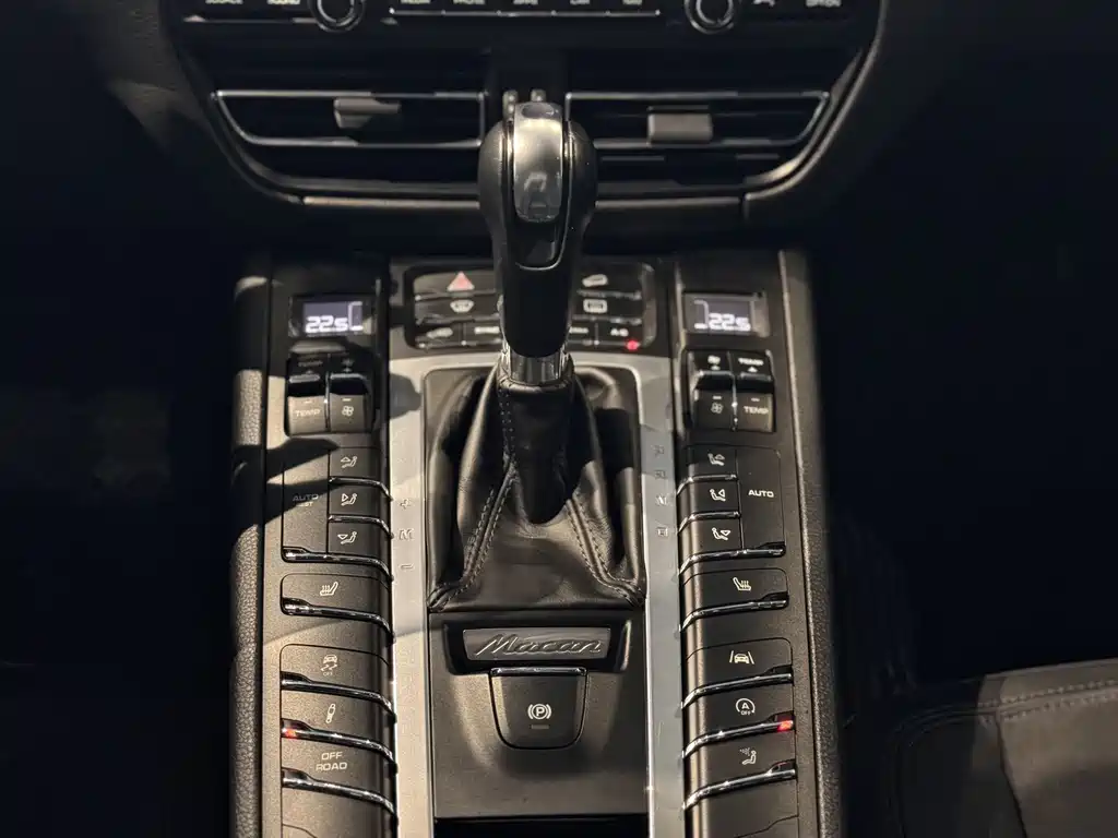 Porsche Macan 2018 — фото 14
