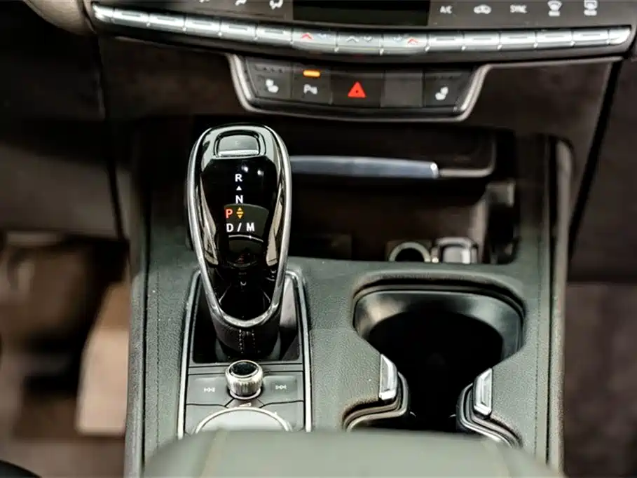 Cadillac XT4 2020 — фото 14
