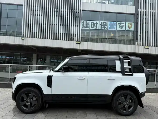 Land Rover Defender 2024