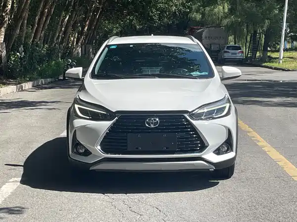 Toyota Yaris L 2023