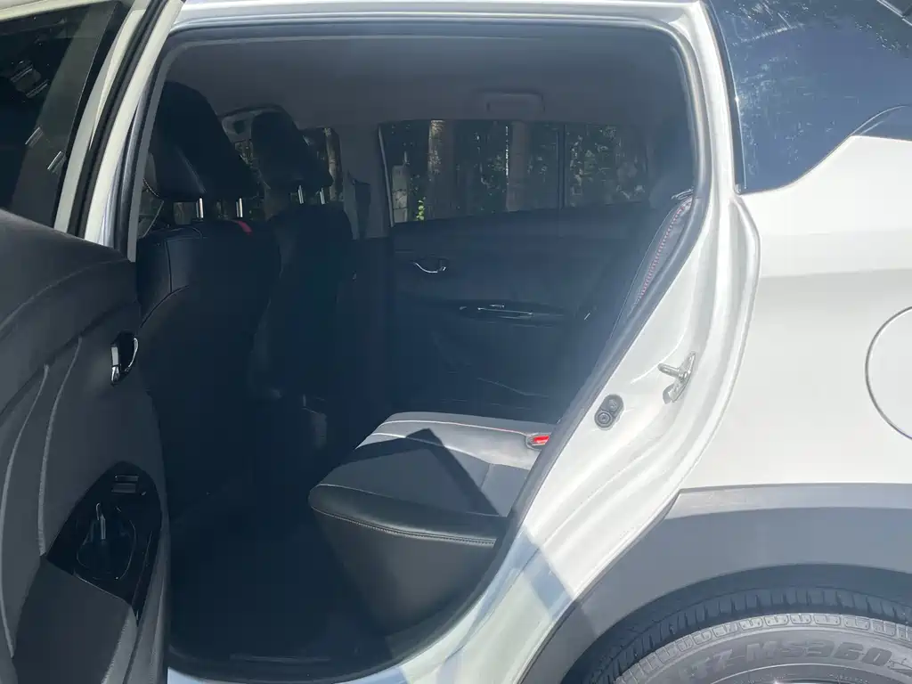 Toyota Yaris L 2023 — фото 18