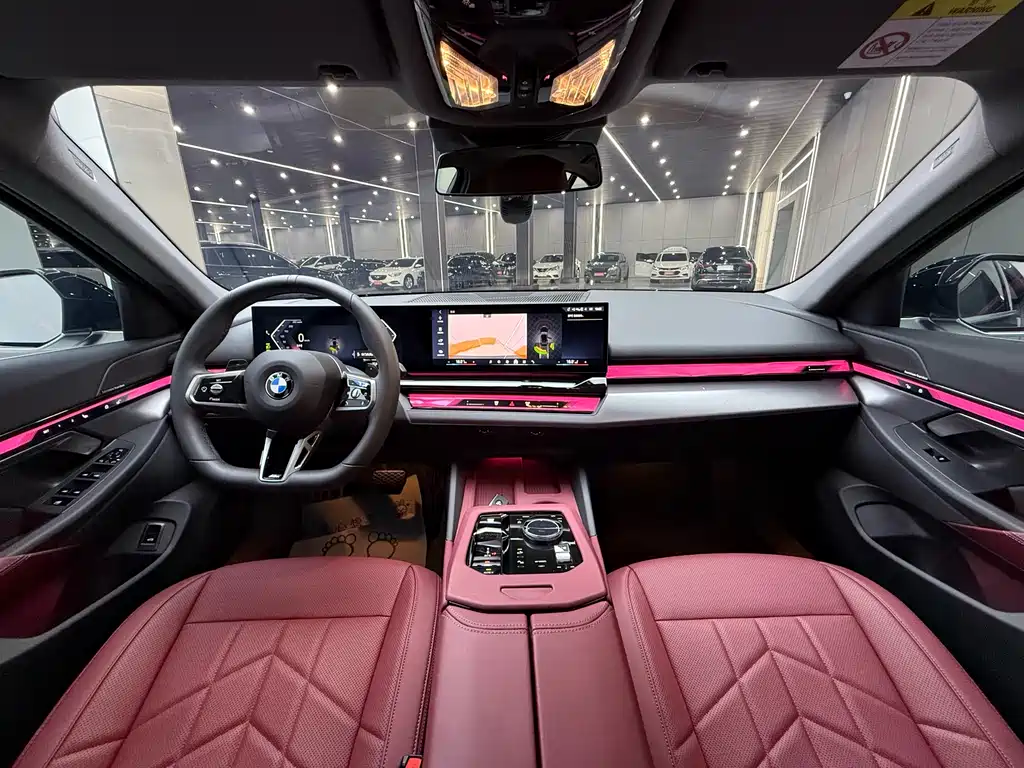 BMW 5 Series 2025 — фото 12