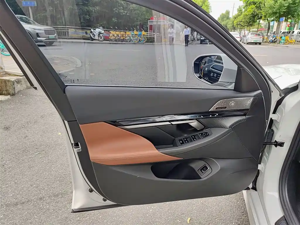 BMW 5 Series 2024