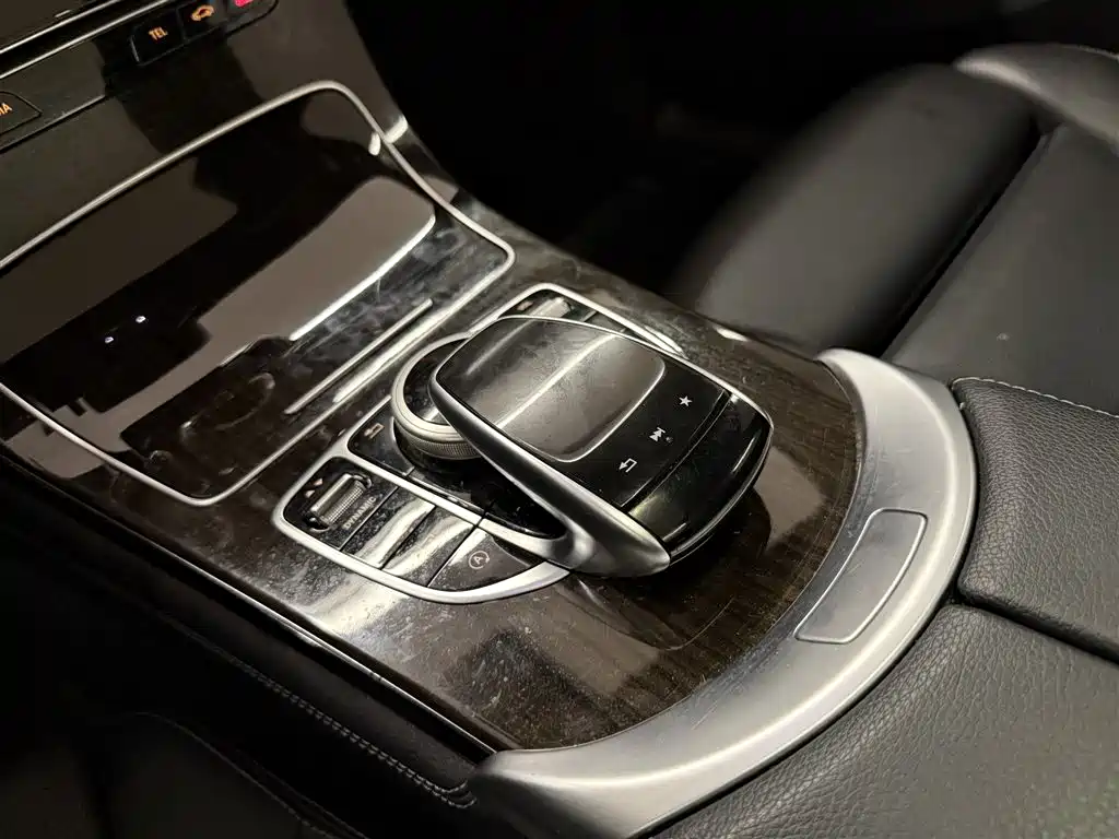 Mercedes-Benz GLC 2018 — фото 23