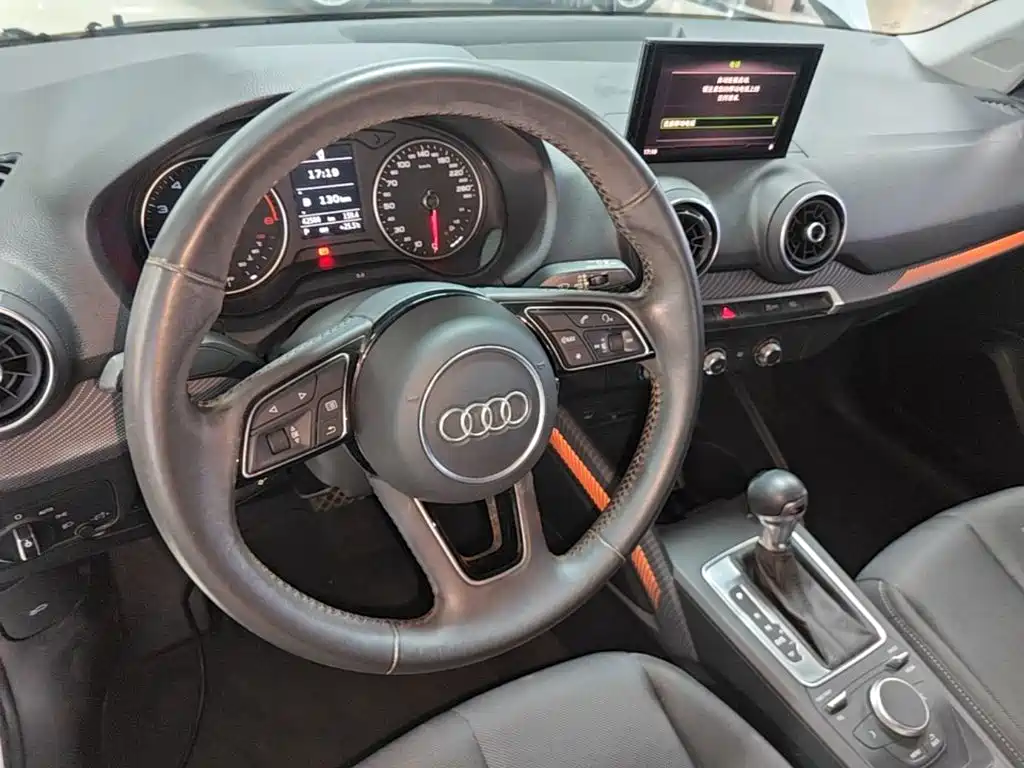 Audi Q2L 2020