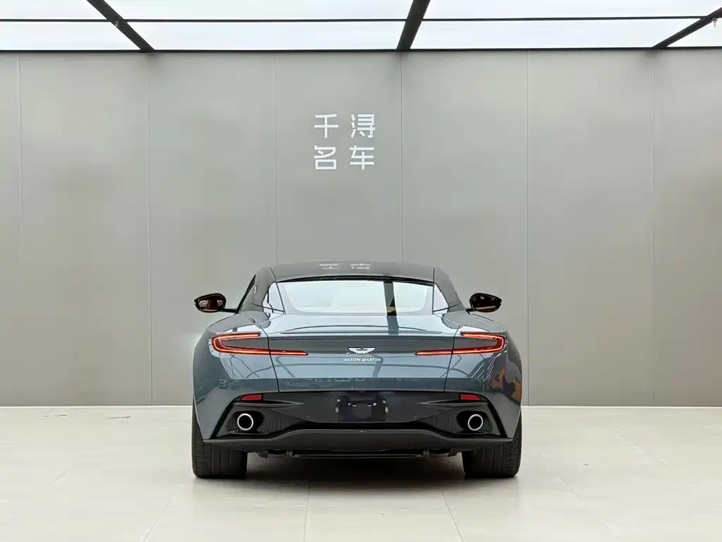 Aston Martin DB11 2018 — фото 15