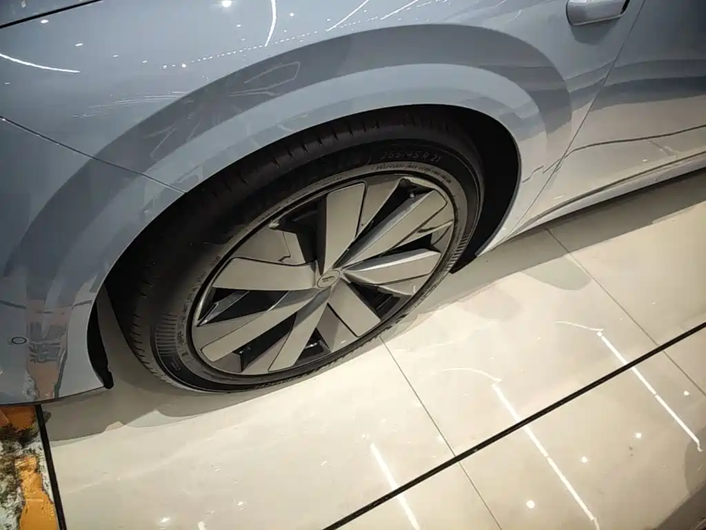 Li Auto i8 2025 — фото 25