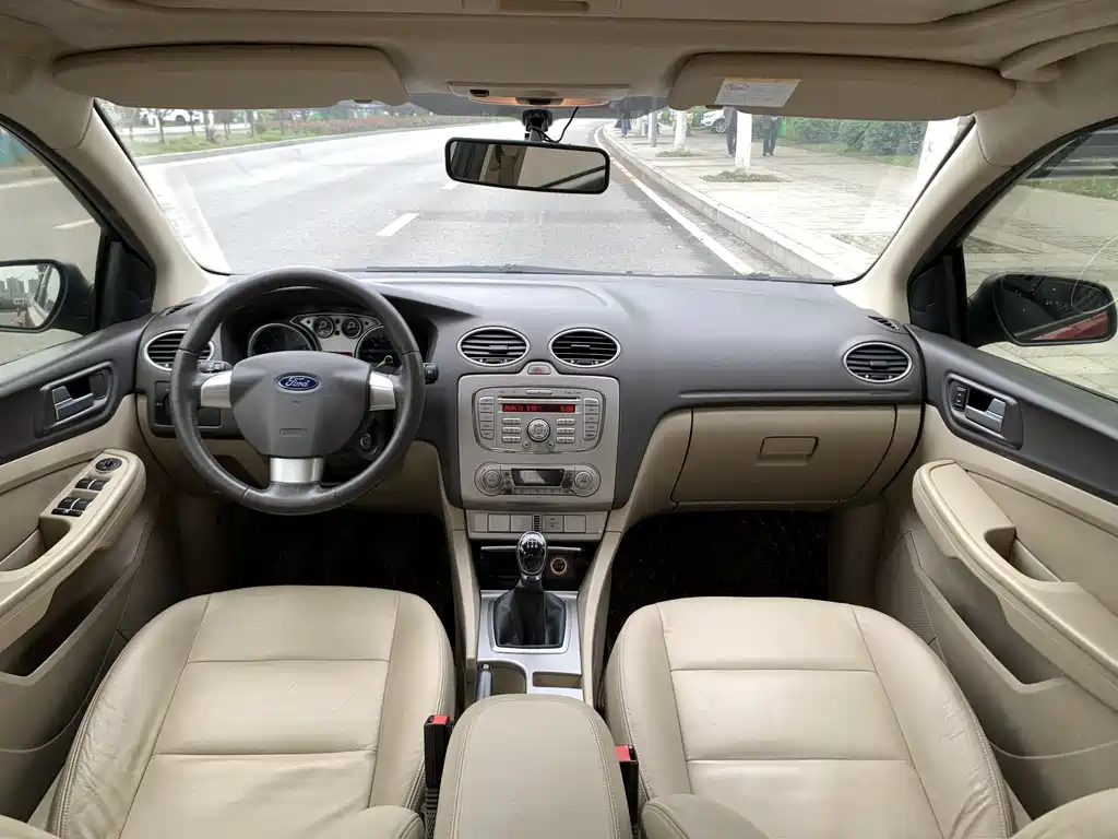 Ford Focus 2013 — фото 14