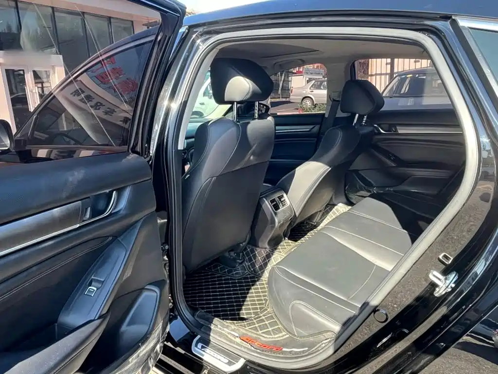 Honda Accord 2019 — фото 17