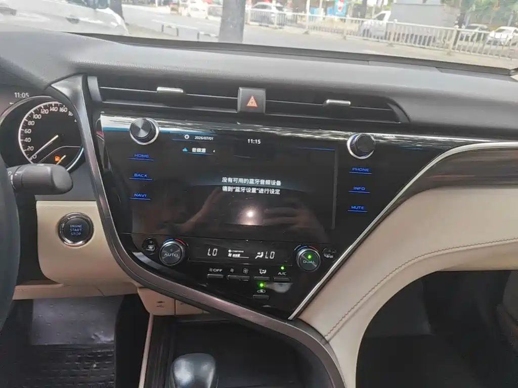 Toyota Camry 2019 — фото 13