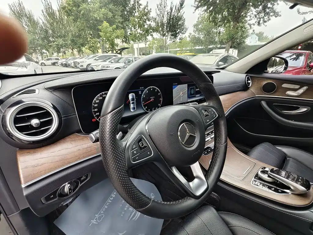 Mercedes-Benz E-Class 2018 — фото 18