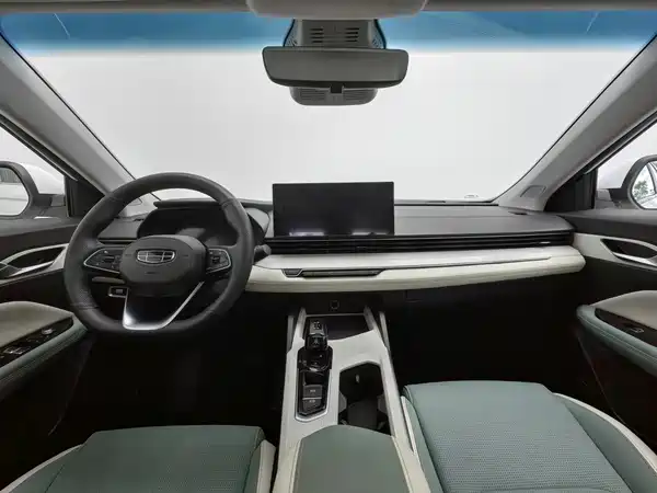 Geely Emgrand L Hip 2024