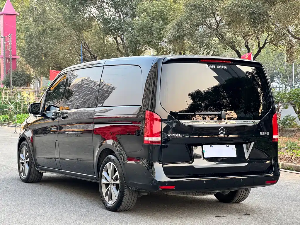 Mercedes-Benz V-Class 2023 — фото 13