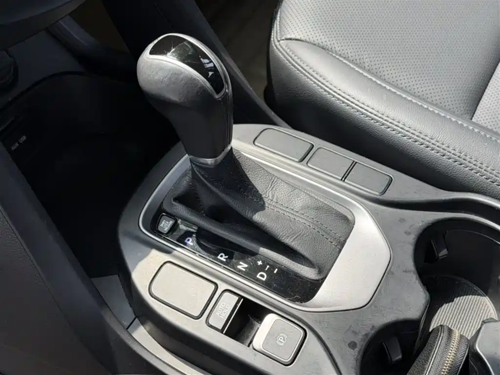 Hyundai Santa Fe 2016 — фото 12