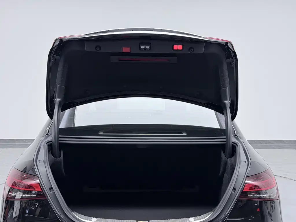 Mercedes-Benz E-Class 2021 — фото 27